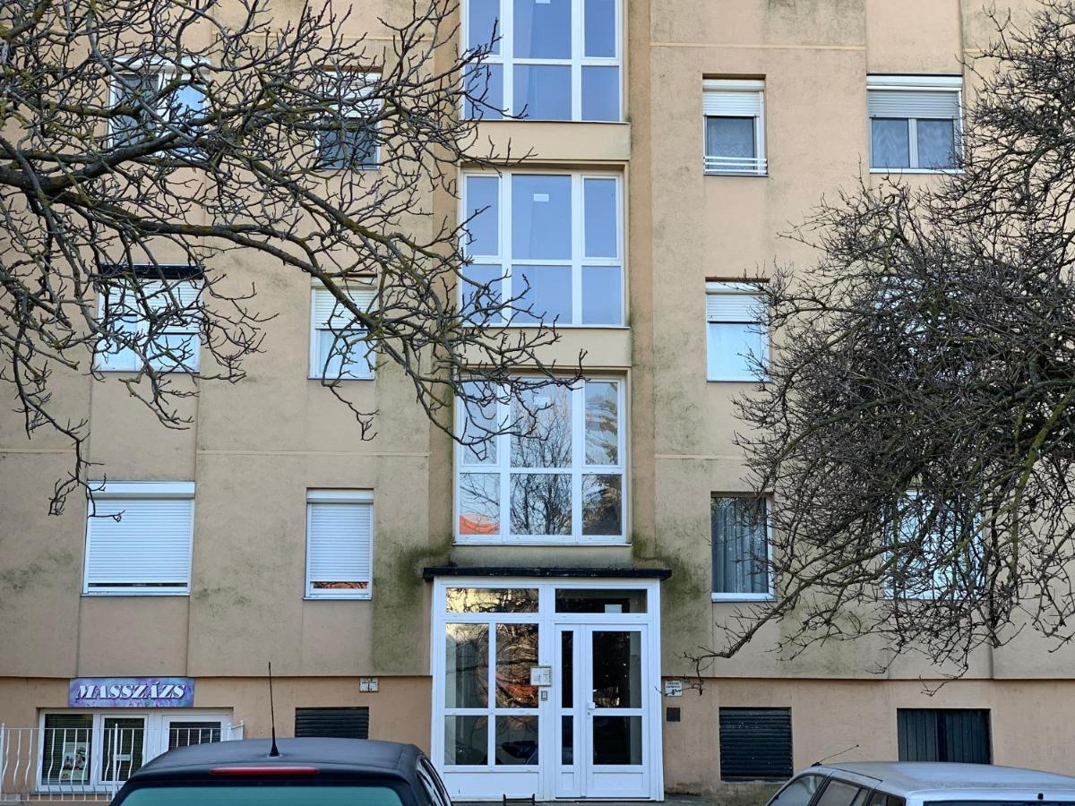 Kiralykut 1 Apartman - Ingyen Parkolas, Bicajok, Ac Szekesfehervar Ngoại thất bức ảnh